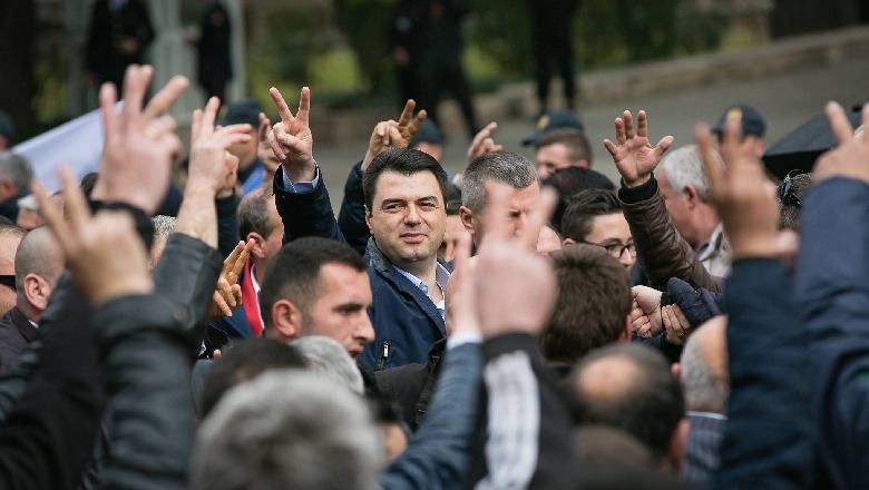 Basha apel qytetarëve: Vota e lirë sjell një qeveri për njerëzit basha proteston