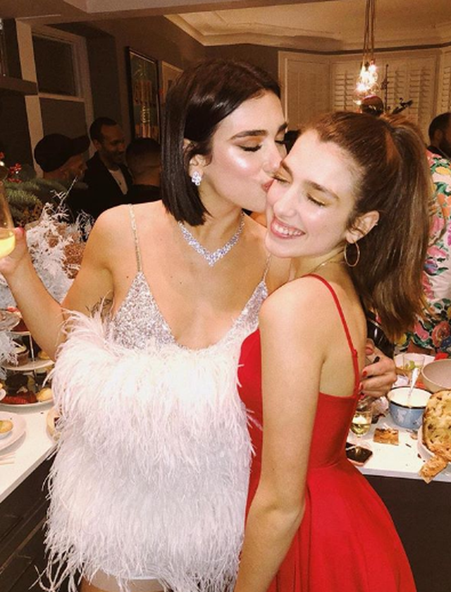Njihuni me motrën e Dua Lipas, e gjithë bota po flet për të 4 dua lipa