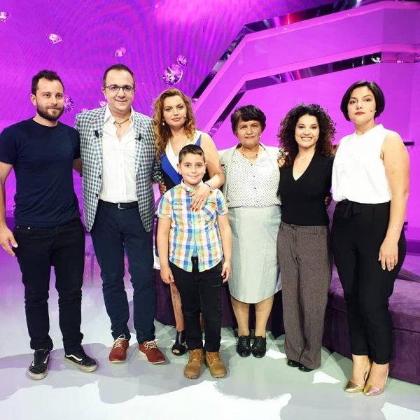 Mendonte se ishte jetime, vajza italiane takon nënën biologjike dhe motrat pas 35 vitesh!