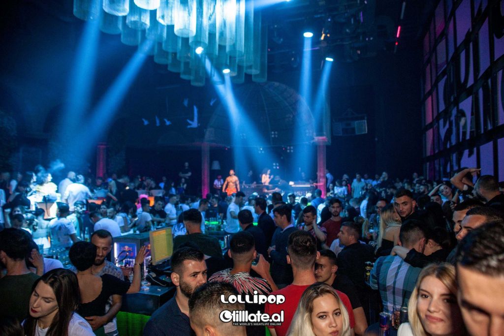 Në një krah bëhej “luftë”, në krahun tjetër në Tiranë nami 20 feste 21