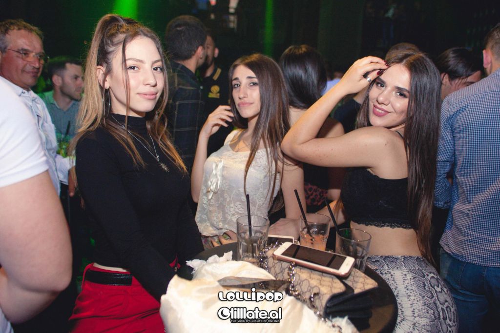 Në një krah bëhej “luftë”, në krahun tjetër në Tiranë nami feste 25 1