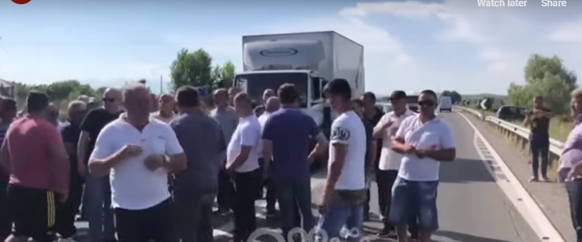 Para takimit të Ramës, opozita bllokon superstradën Lezhë-Shkodër image 5