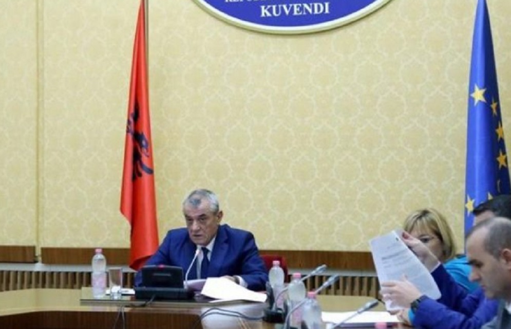 Konferenca e Kryetarëve: 5 orë debat në seancë për të shkarkuar Metën konferenca kryeareve