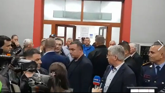 VIDEO- “Dhe serbët nuk sillen kështu”, ish-deputeti debat me ministrin. Lleshaj: I pafytyrë lleshaj