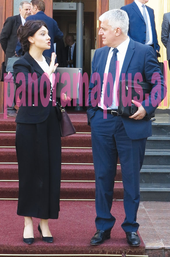 Foto/ Spiropali nuk është dakord me Majkon, pasi është i vetmi zë kritik në mazhorancë? 1 makjo 2