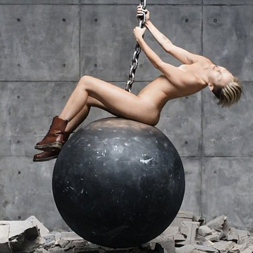 Miley “çmendet” sërish 2 miley 3