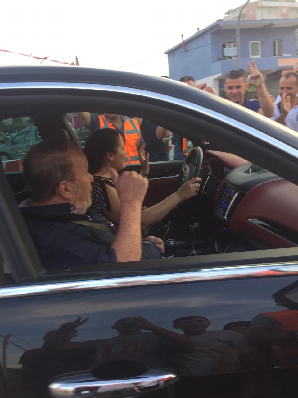 Nano tradhton sërish socialistët, del në krah të banorëve të “Unazës së Re” 1 nANO 2