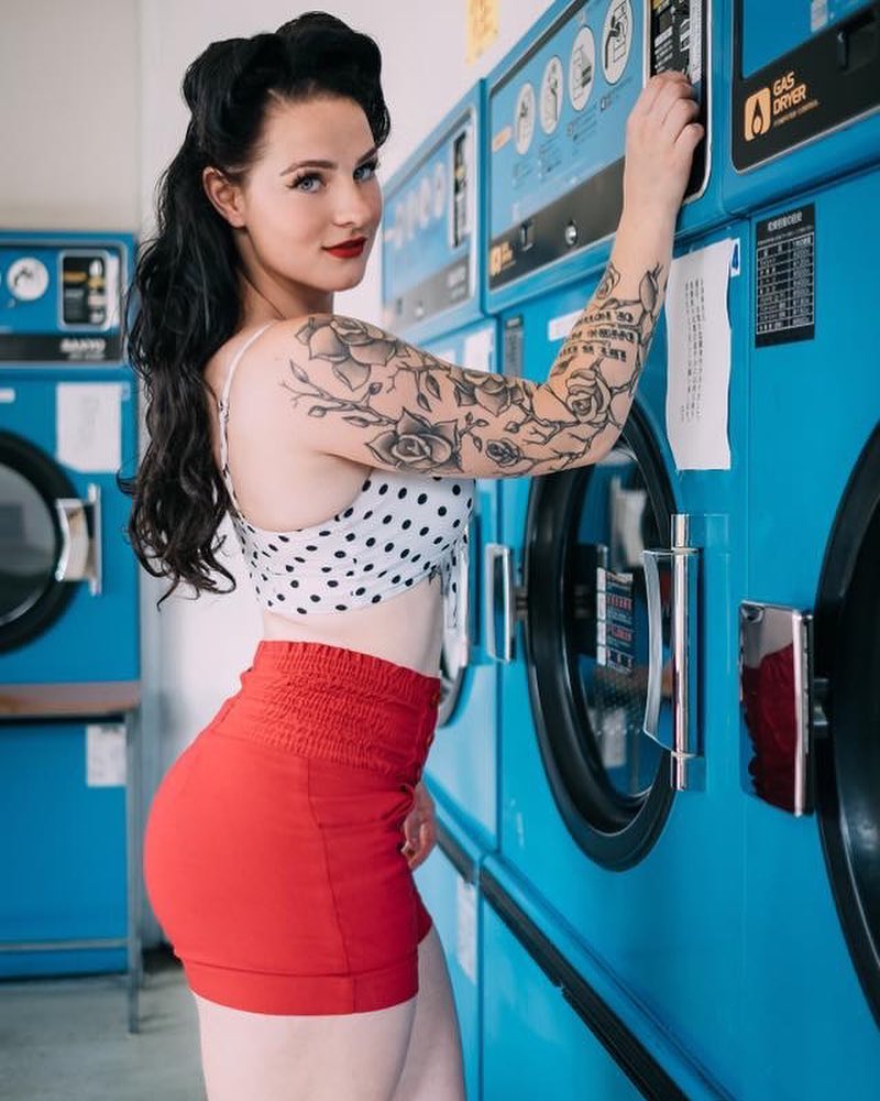 nerdypeachbabe 53500321 380245112704270 9115068158659309668 n