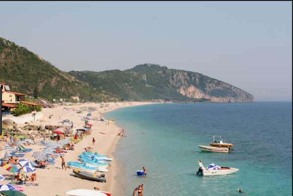 EMRI/ Shokët ngrenë alarmin për zhdukjen e tij, policia kontrolle në ujë e tokë për të riun, dyshimet e para plazh durres 1