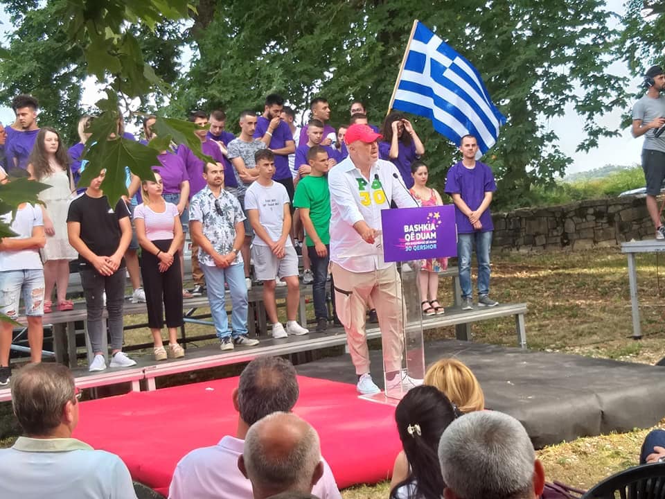 Debati në rrjetet sociale: Rama sqaron flamurin grek në zonën minoritare të Finiqit rama flamuri grek
