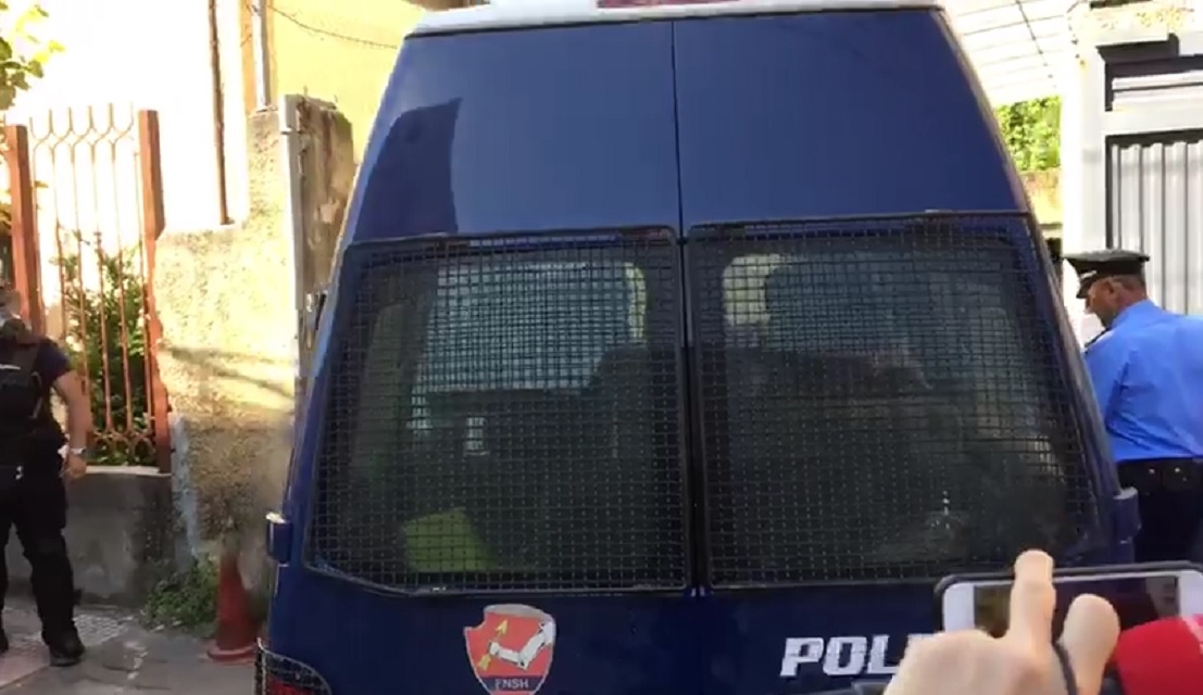 Bardh Spahia: Arrestimi im, prapaskenë politike shoqerimi bardh spahia