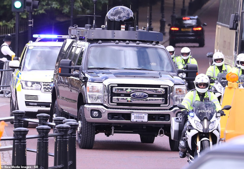 FOTOT/ 14 makina të armatosura dhe “Bisha”. Super masat e sigurisë për Trump në Britani 11 siguria 14