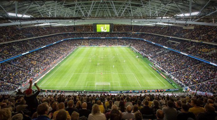Futbolli me rregulla të reja, kartonë për trajnerët dhe risi me zëvendësimet stadium ndeshje