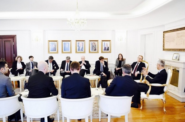 Thaçi: Nuk e heqim taksën, s’pranojmë kushte të reja për vizat thaci delegacioni