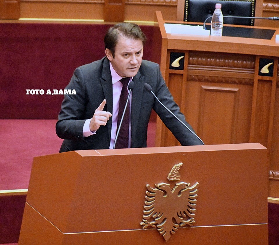 FOTO/ Kush janë deputetët e rinj, nga anonimë e të papunë me zyra luksoze, makina dhe shoqërues 1 1 5 1