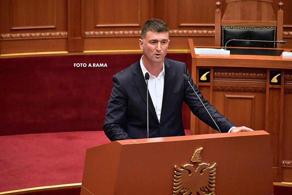 FOTO/ Kush janë deputetët e rinj, nga anonimë e të papunë me zyra luksoze, makina dhe shoqërues 8 10 3