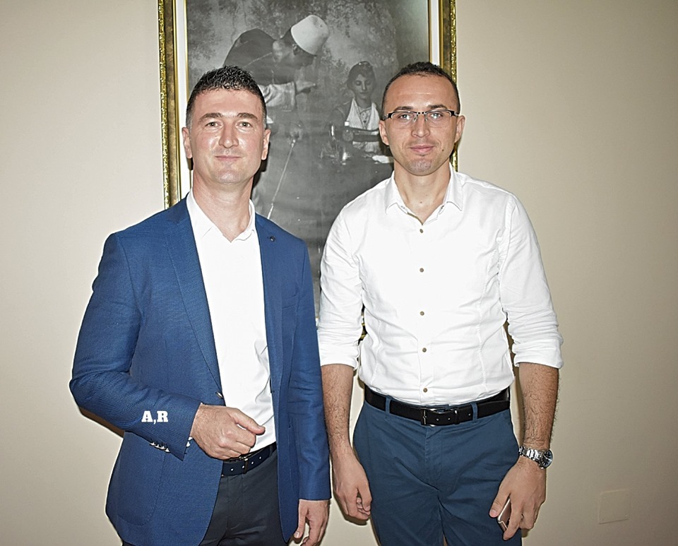 FOTO/ Kush janë deputetët e rinj, nga anonimë e të papunë me zyra luksoze, makina dhe shoqërues 9 11 3 1