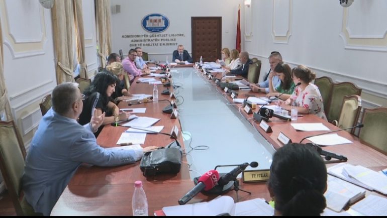 PS bën hap pas, i hapet rrugë arrestimit të deputetëve pa prova në Kuvend 1562847184 ligjet