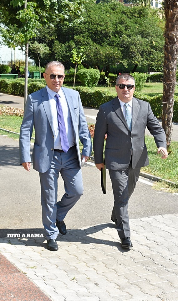 FOTO/ Kush janë deputetët e rinj, nga anonimë e të papunë me zyra luksoze, makina dhe shoqërues 5 7 4