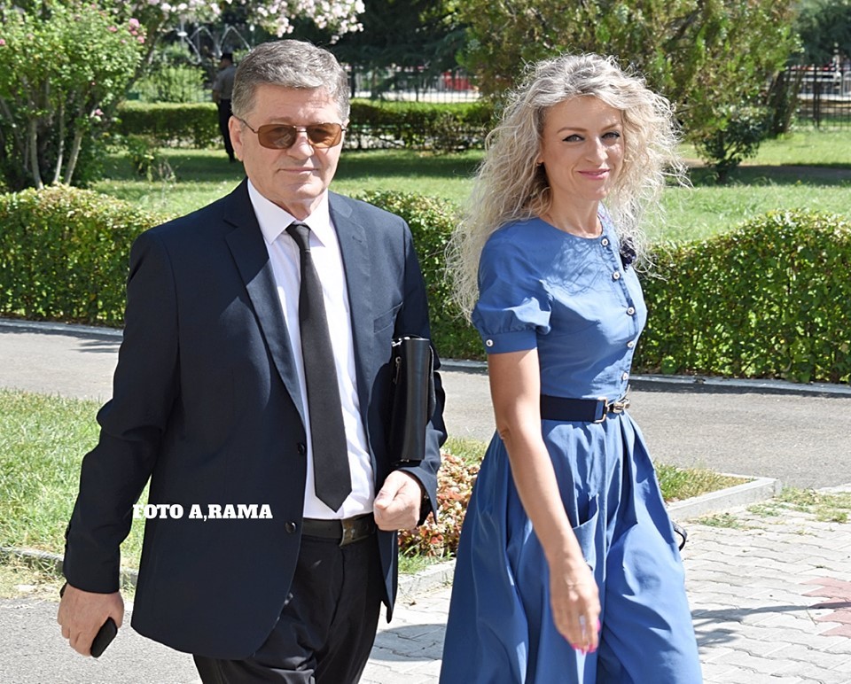 FOTO/ Kush janë deputetët e rinj, nga anonimë e të papunë me zyra luksoze, makina dhe shoqërues 6 8 4