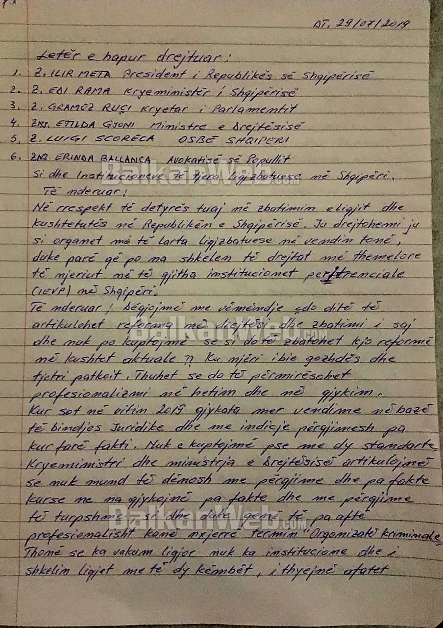 Grevë urie në burgun 302, ja 8 kërkesat për institucionet 1 Burgu 1