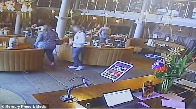 Alarm fals për zjarr në restorant, klientët ia “mbathin” pa paguar 4 Daniel Hesketh 4