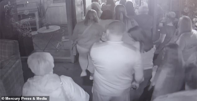 Alarm fals për zjarr në restorant, klientët ia “mbathin” pa paguar Daniel Hesketh
