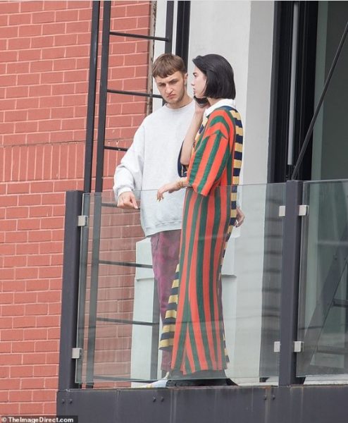 Dua Lipa fotografohet në krahët e të dashurit të ri, nuk po ndahen nga njëri-tjetri 2 Dua 2