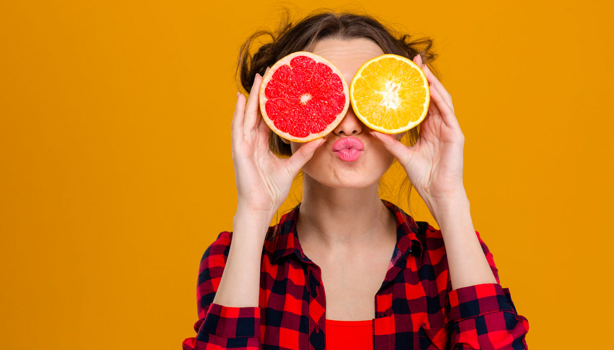 Tre fruta që ju ndihmojnë për një tretje perfekte të ushqimeve, ja në cilin moment të ditës duhet t’i konsumoni Fruta