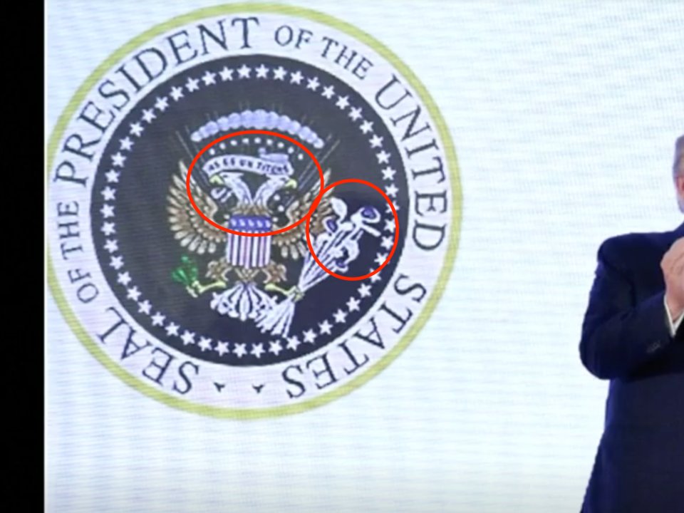 Skandal në konferencën e Trump, shfaqet emblema presidenciale e hakuar me simbole ruse 4 Kthetrat