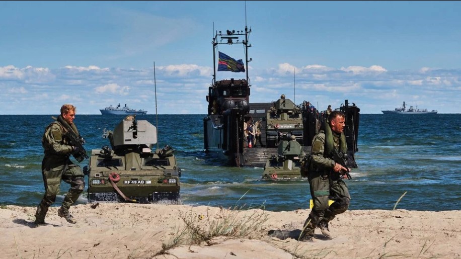 FOTOT: Britanikët zbarkojnë në ishullin e “pushtuar” nga rusët 6 Screenshot 6 2 1