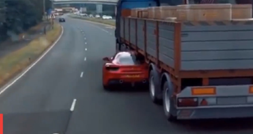 Arratisje spektakolare nga patrulla e policisë me Ferrari (video) ferrari