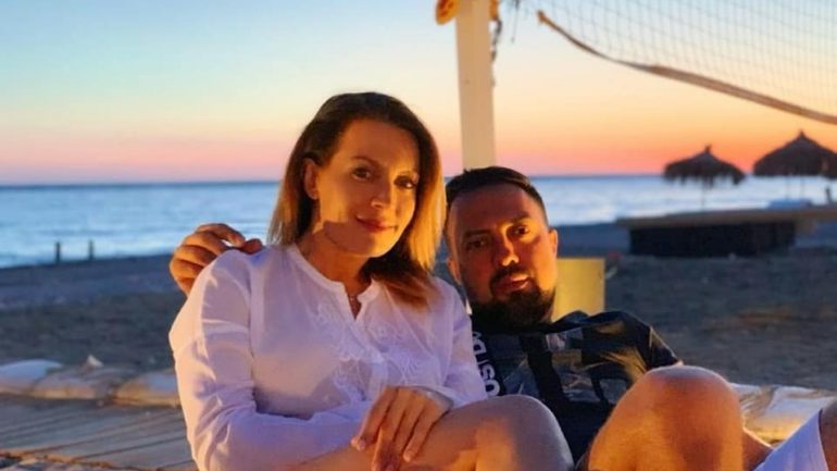 Gjylameti, fundjavë romantike buzë detit me bashkëshortin e saj gjylameti
