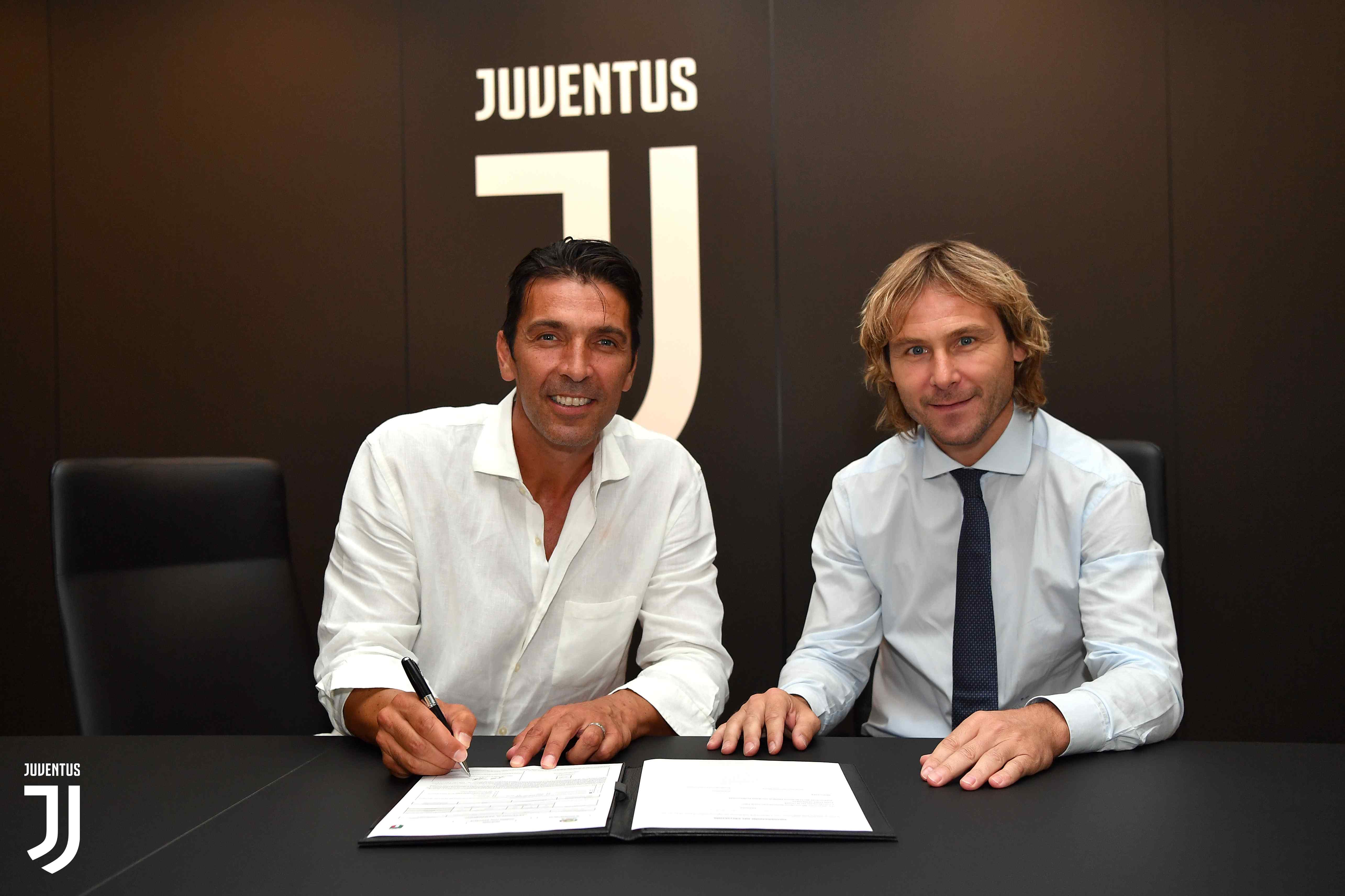Bufon rikthehet në shtëpi, nënshkruan kontratën njëvjeçare me Juventusin juve