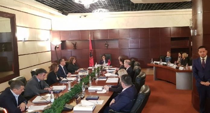 Drejtësia/KLGJ i hap rrugë Gjykatës Speciale, në gjykim politikanët nga viti 1990 klgj