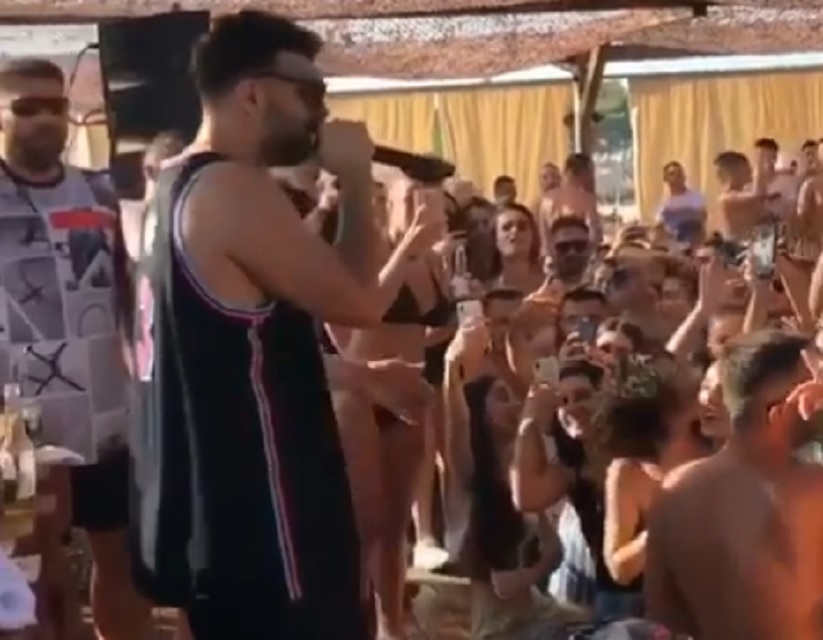 Një kërcim i veçantë për Ledrin, dhe reperit i tërheq vëmendjen ledri vula koncert