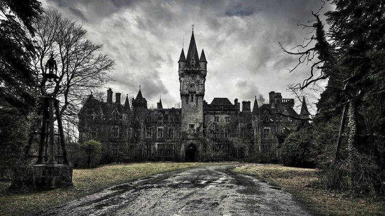 Vende të frikshme ku nuk mund të udhëtoni vetëm 1 m Chateau Miranda Celles