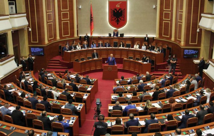 “Mos mungoni asnjë”, maxhoranca të hënën seancë të posaçme Kuvendi rama kuvend