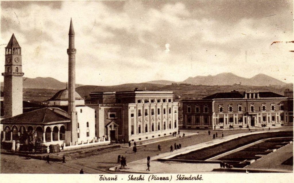 FOTO- Pak vite para instalimit të diktaturës, Shqipëria e 1940-ës 4 67668294 2378195738954725 3654688758516678656 o