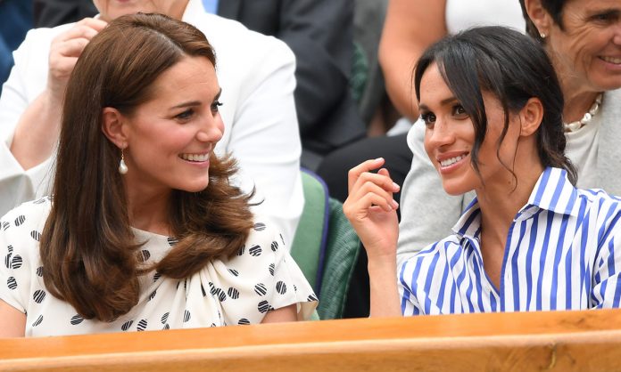 Do habiteni kur të mësoni kush i paguan veshjet e Kate Middleton dhe Meghan Markle! 2 Meghan Markle
