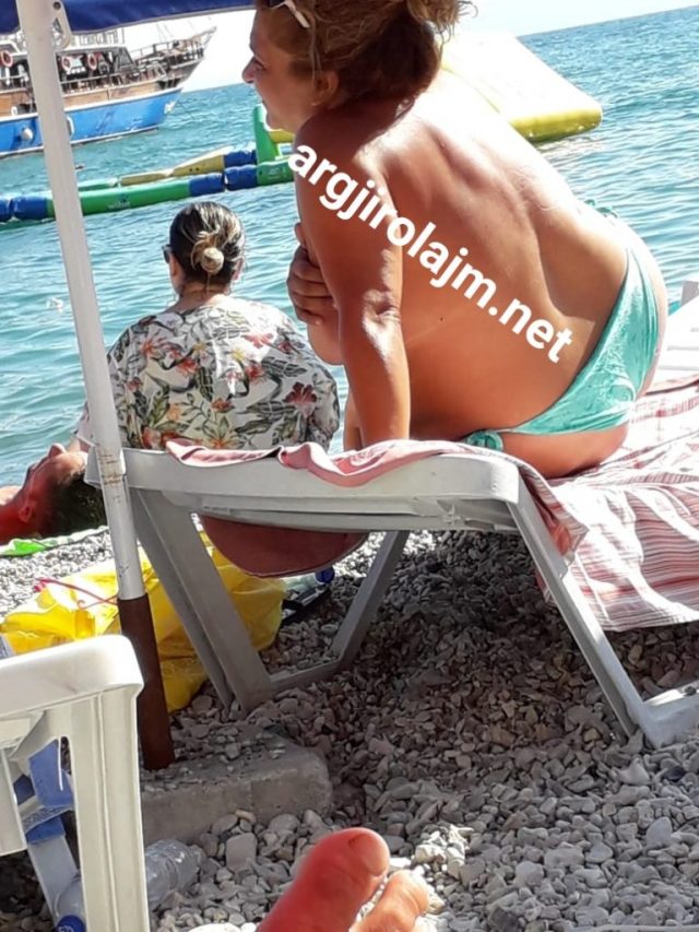 Turistja italiane lakuriq 2