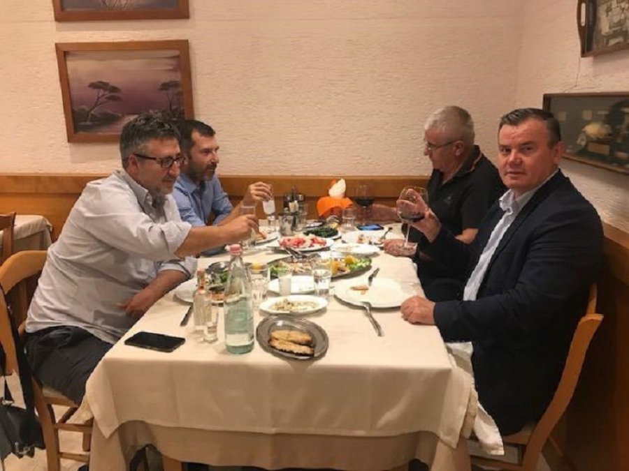 FOTO/ Andi Bejtja-Nikoll Lesit: Shpërndave një ‘fake news’, ruaju nga tërmeti auto lesi bushati bejtja rakipio1564657709