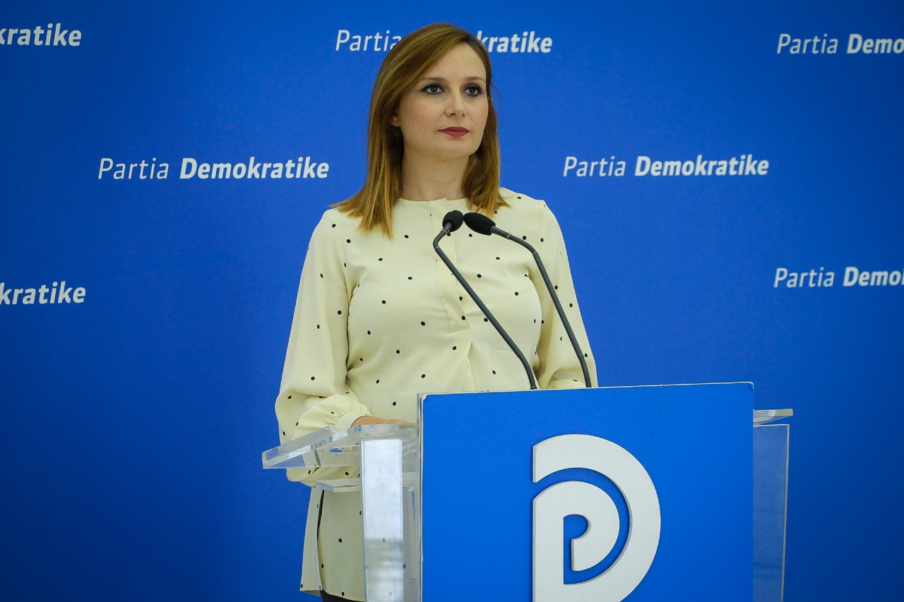 “Kur Rama premtonte uljen e çmimit të naftës”, Jorida Tabaku publikon videon: E vetmja mundësi për të shpëtuar ekonominë është largimi i tij! joridatabaku