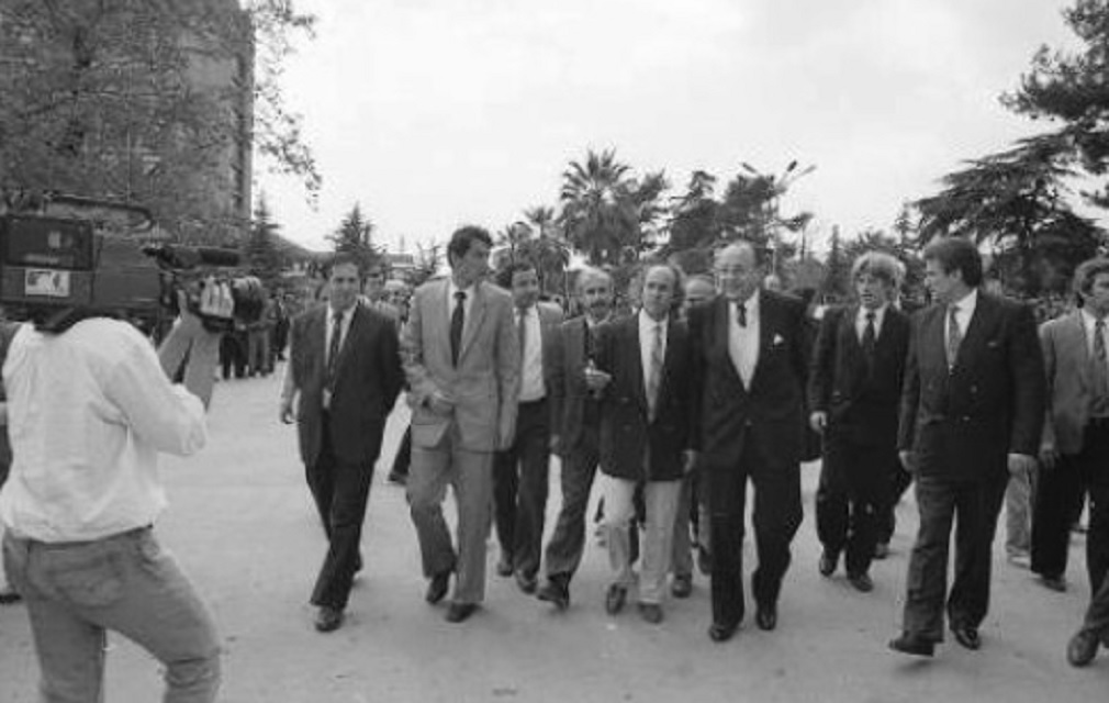 “Turisti politik” në Shqipërinë komuniste, kur Shtraus vizitoi Tiranën 35 vite më parë straus