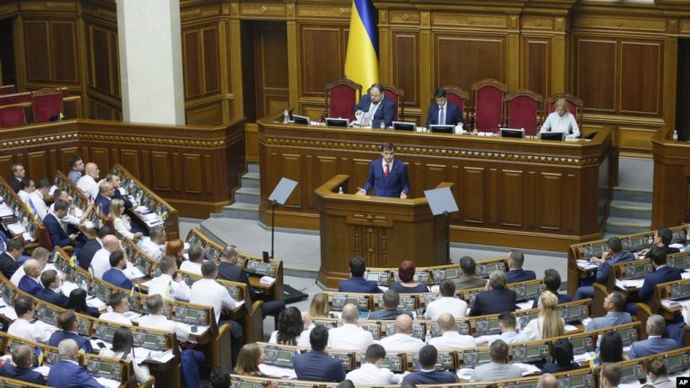 Parlamenti ukrainas zgjedh me 290 vota kryeministrin e ri të vendit, Oleksiy Honcharuk ukraina