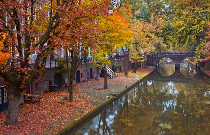 GettyImages 174796165 utrecht canals autumn