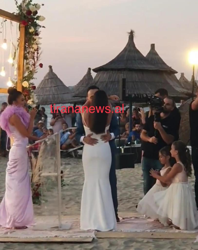 Ekskluzive/ Elvana Gjata celebron Jonida Vokshin me Besnik Krapin(fotot) Jonida 7