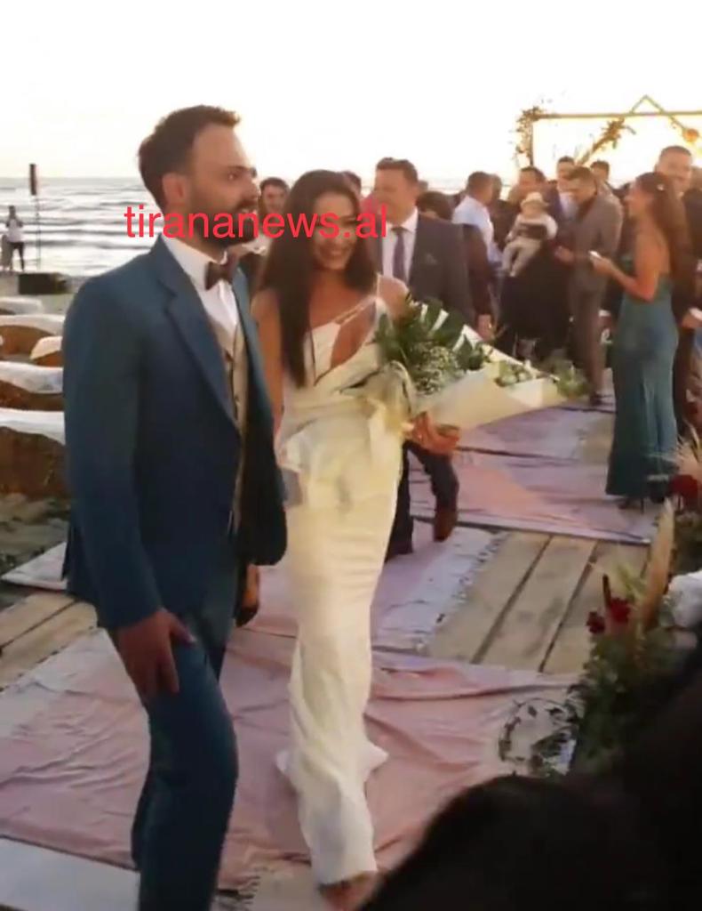 Ekskluzive/ Elvana Gjata celebron Jonida Vokshin me Besnik Krapin(fotot) 2 Jonida Vokshi 2 1