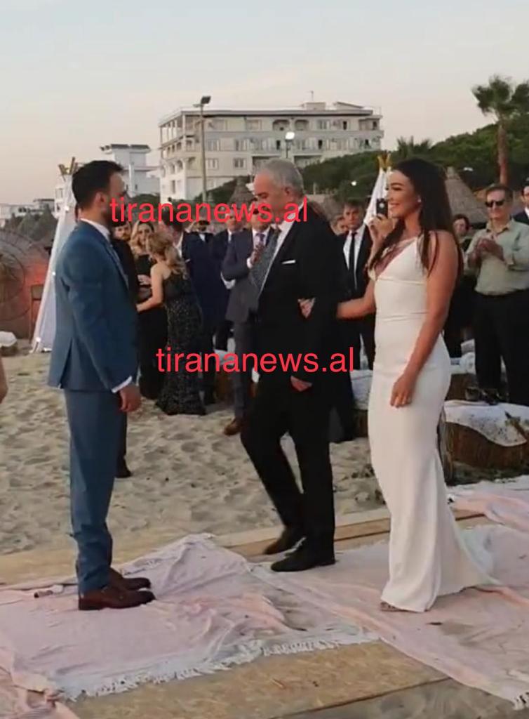 Ekskluzive/ Elvana Gjata celebron Jonida Vokshin me Besnik Krapin(fotot) 5 Jonida Vokshi 5