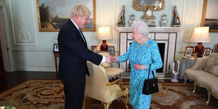 Betohet kryeministri britanik: Nuk e gënjeva Mbretëreshën Elizabetë Kryeministri Britanik